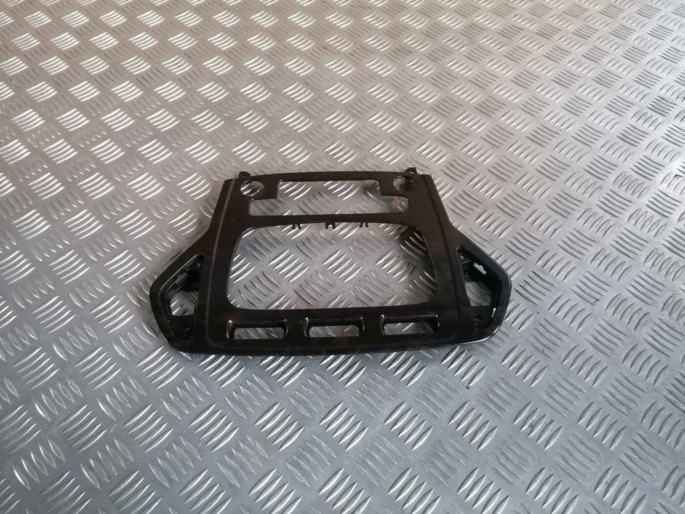 Mērinstrumentu paneļa dekoratīvais rāmis priekš FORD MONDEO 2007 1 Mērinstrumentu paneļa dekoratīvais rāmis priekš FORD MONDEO 2007