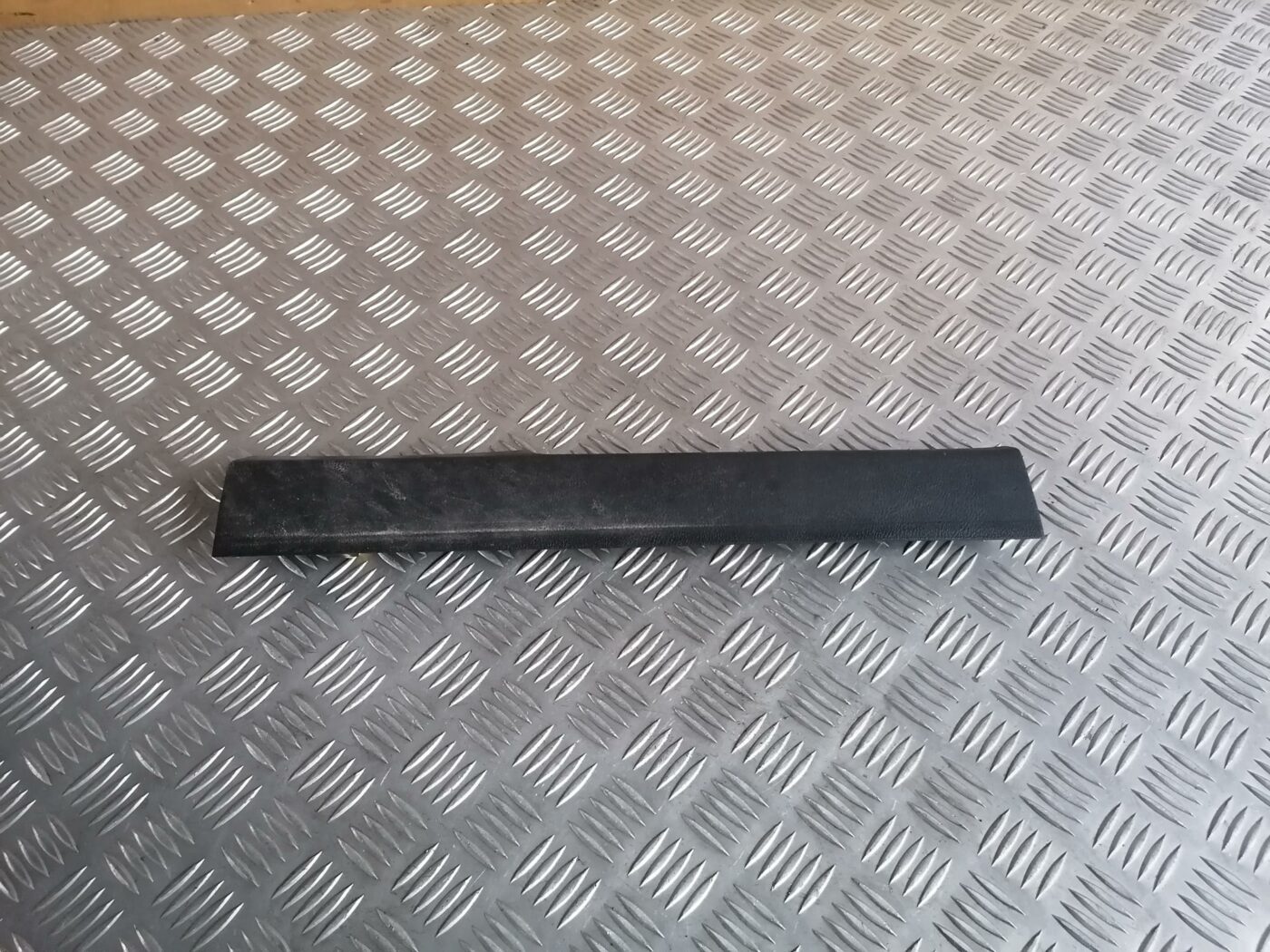 Sliekšņa priekšēja kreisa uzlika (salonā) priekš FORD MONDEO 2007 1 Sliekšņa priekšēja kreisa uzlika (salonā) priekš FORD MONDEO 2007