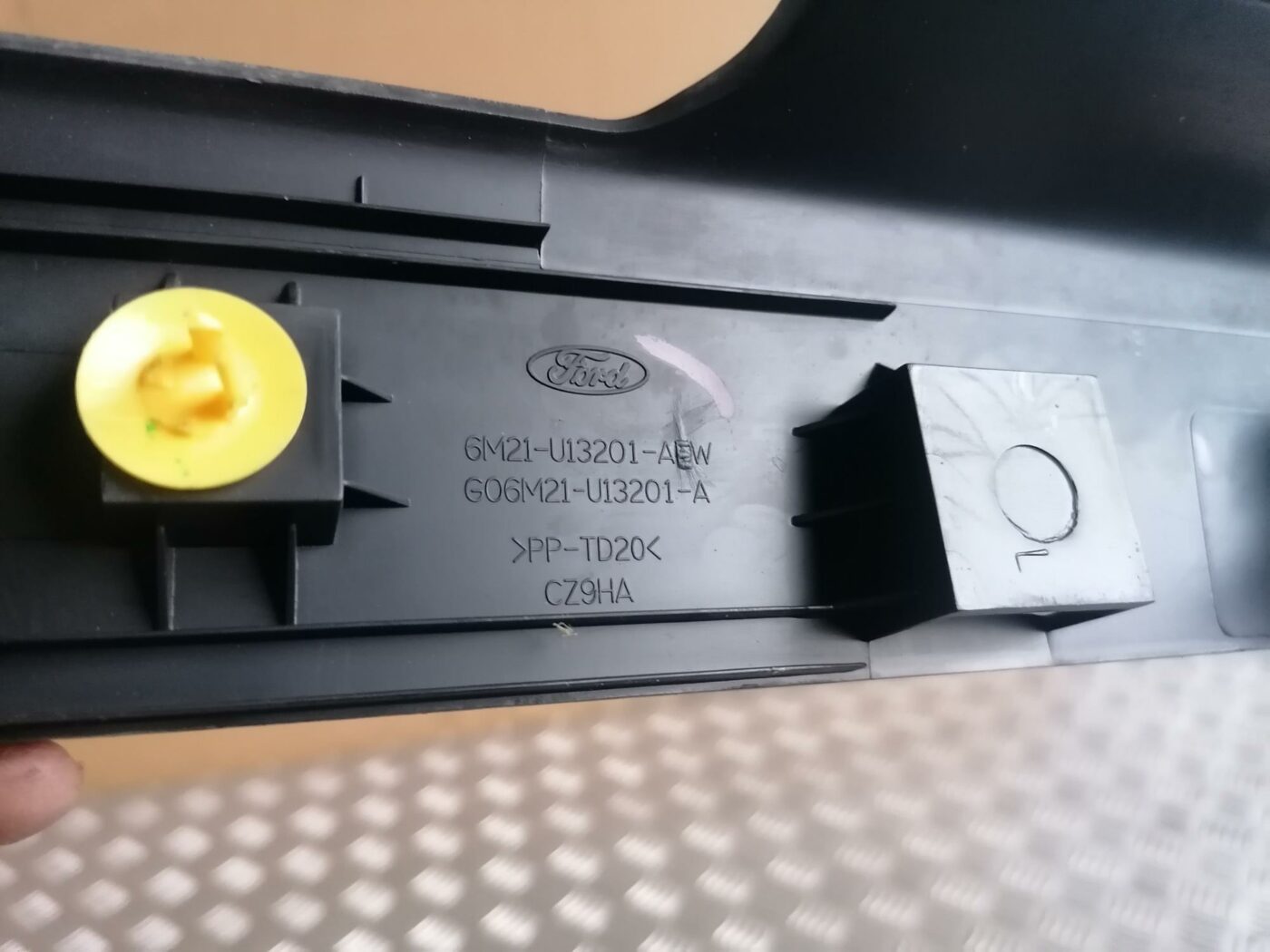 Sliekšņa priekšēja kreisa uzlika (salonā) priekš FORD MONDEO 2007 3 Sliekšņa priekšēja kreisa uzlika (salonā) priekš FORD MONDEO 2007