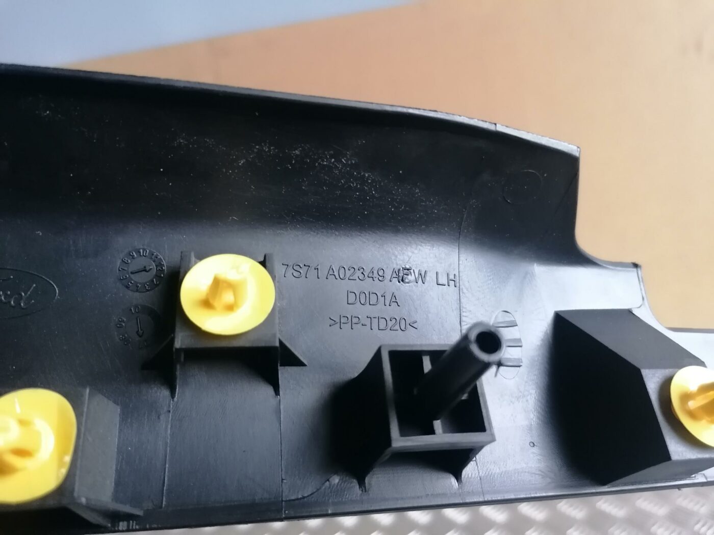 Sliekšņa priekšēja kreisa uzlika (salonā) priekš FORD MONDEO 2007