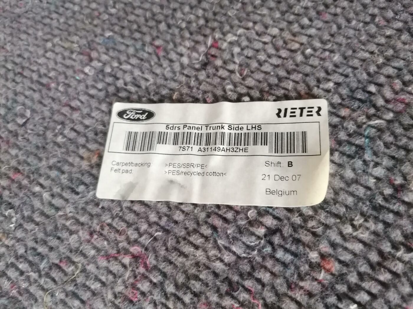 Bagāžnieka nodalījuma sānu apdare priekš FORD MONDEO 2007