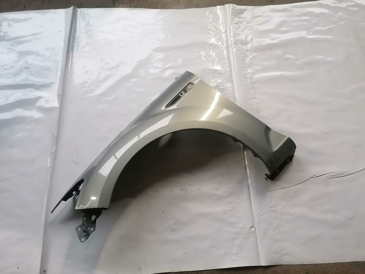 Priekšējais kreisais spārns priekš FORD MONDEO 2007 1 Priekšējais kreisais spārns priekš FORD MONDEO 2007