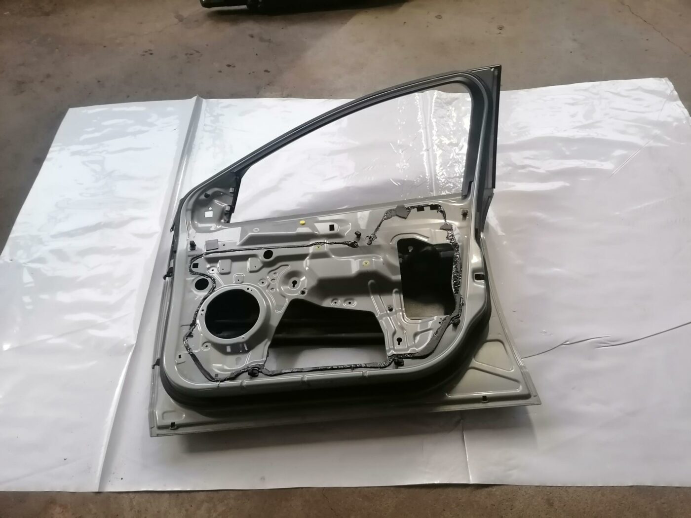 Priekšējās labās durvis priekš FORD MONDEO 2007 4 Priekšējās labās durvis priekš FORD MONDEO 2007