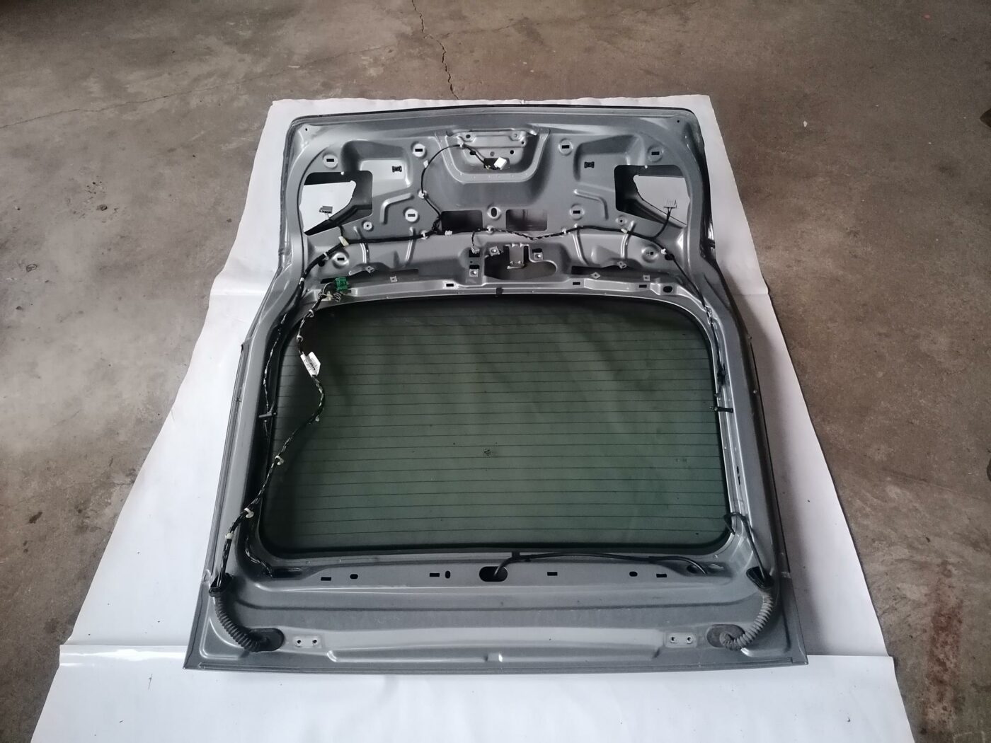 Bagāžnieka vāks priekš FORD MONDEO 2007 2 Bagāžnieka vāks priekš FORD MONDEO 2007