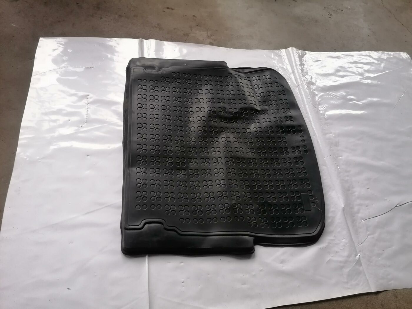 Bagāžnieka nodalījuma paklājs priekš FORD MONDEO 2007