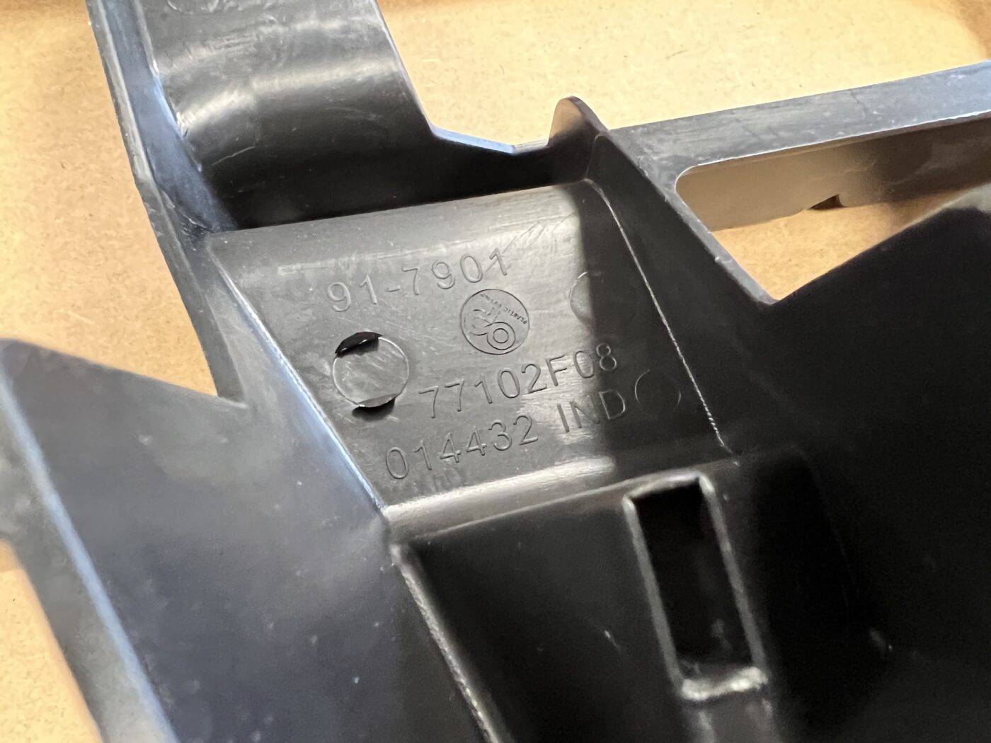 Aizmugurējā spārna un bufera stiprinājums priekš CITROEN C5 2008-2016 77102F08 3 Aizmugurējā spārna un bufera stiprinājums priekš CITROEN C5 2008-2016 77102F08