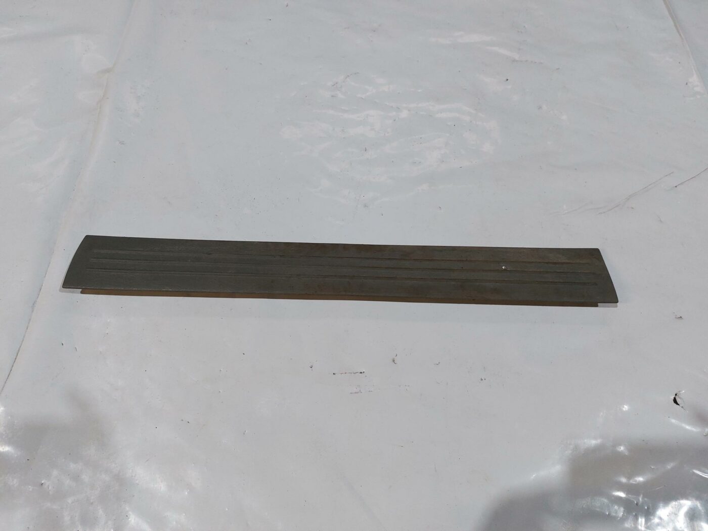 Sliekšņa priekšēja laba uzlika (salonā) priekš CHRYSLER VOYAGER 2006 1 Sliekšņa priekšēja laba uzlika (salonā) priekš CHRYSLER VOYAGER 2006