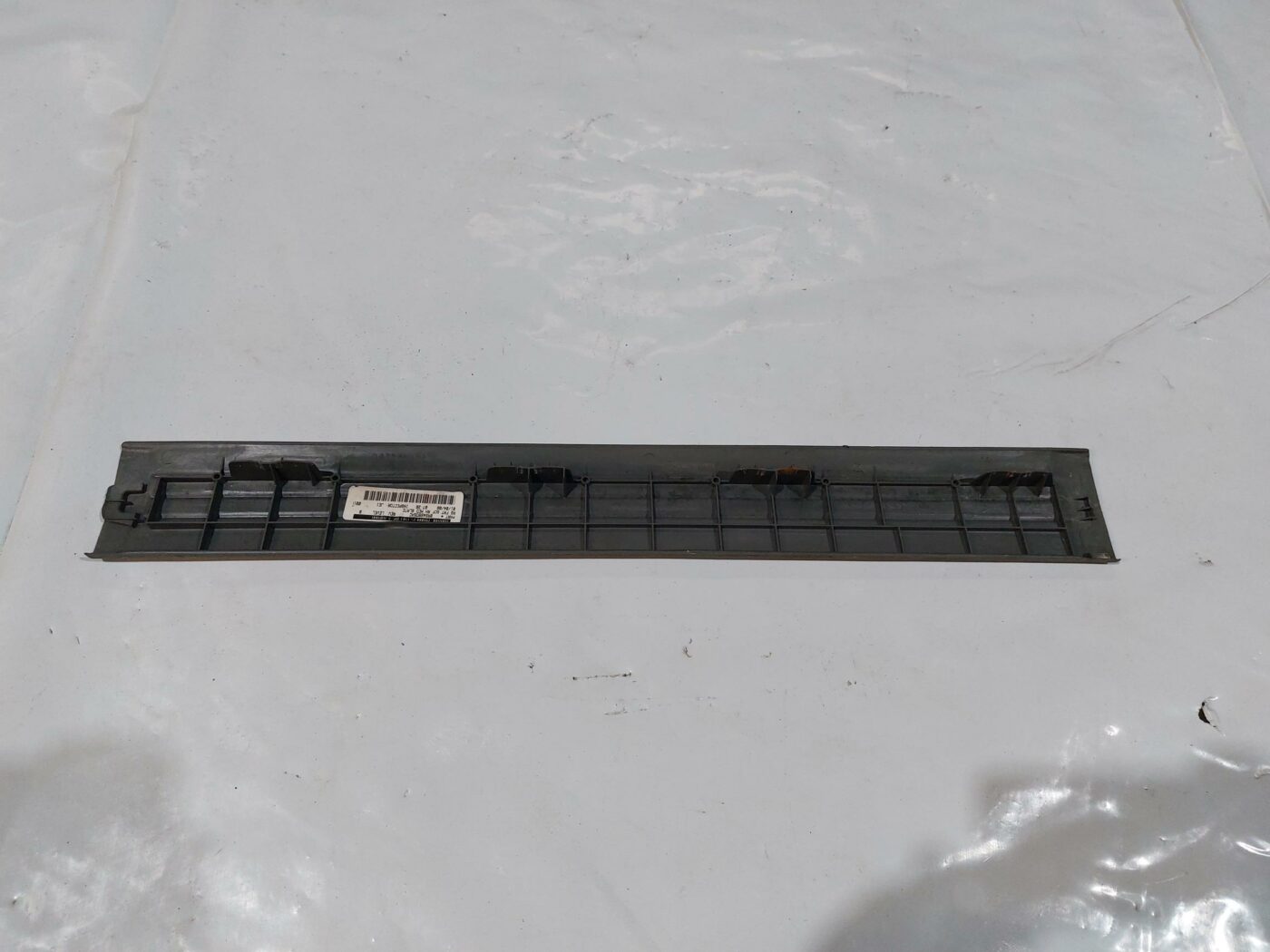 Sliekšņa priekšēja laba uzlika (salonā) priekš CHRYSLER VOYAGER 2006 2 Sliekšņa priekšēja laba uzlika (salonā) priekš CHRYSLER VOYAGER 2006