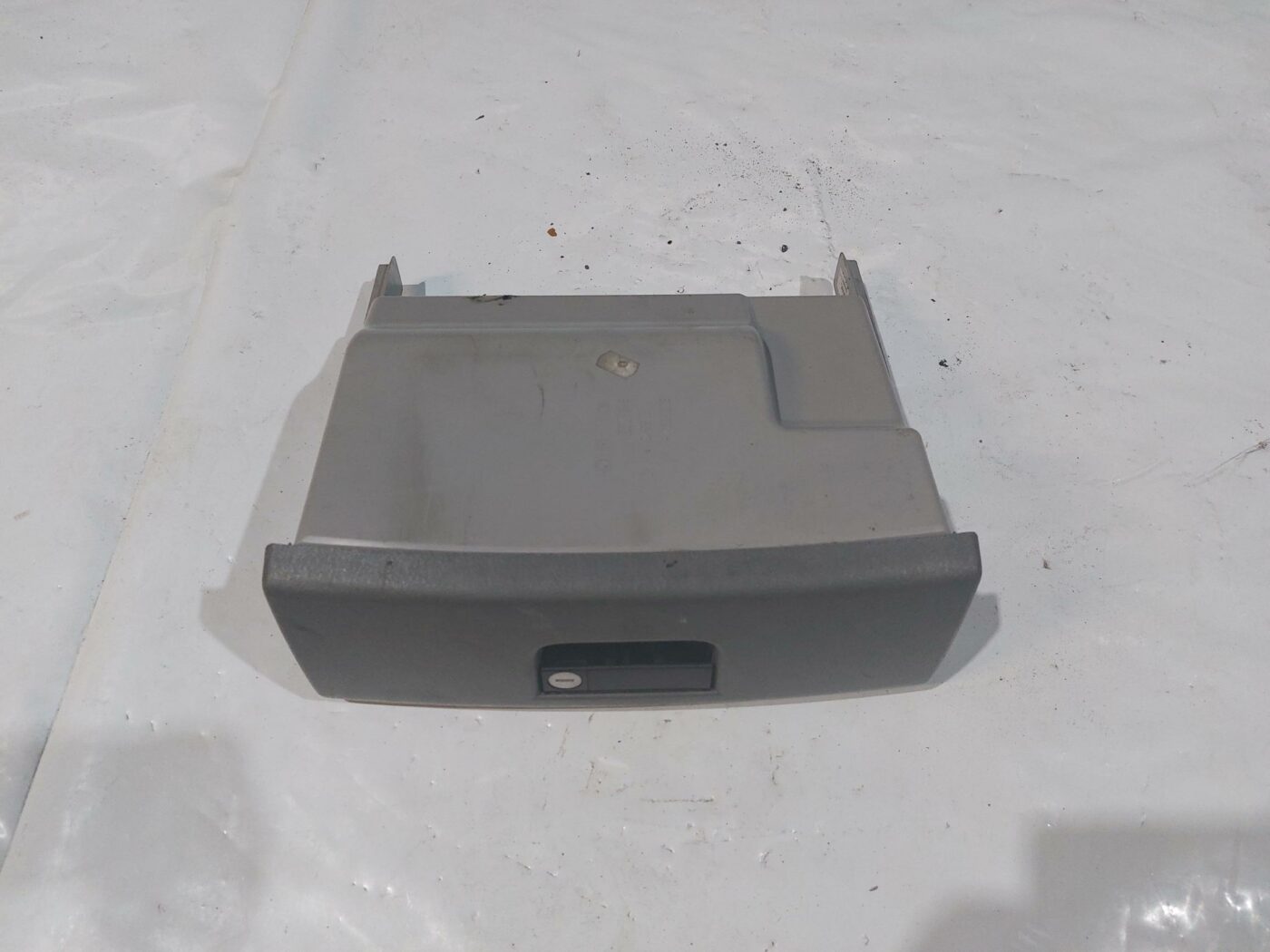 Mantu glabāšanas nodalījums pasažiera pusē priekš CHRYSLER VOYAGER 2006 2 Mantu glabāšanas nodalījums pasažiera pusē priekš CHRYSLER VOYAGER 2006