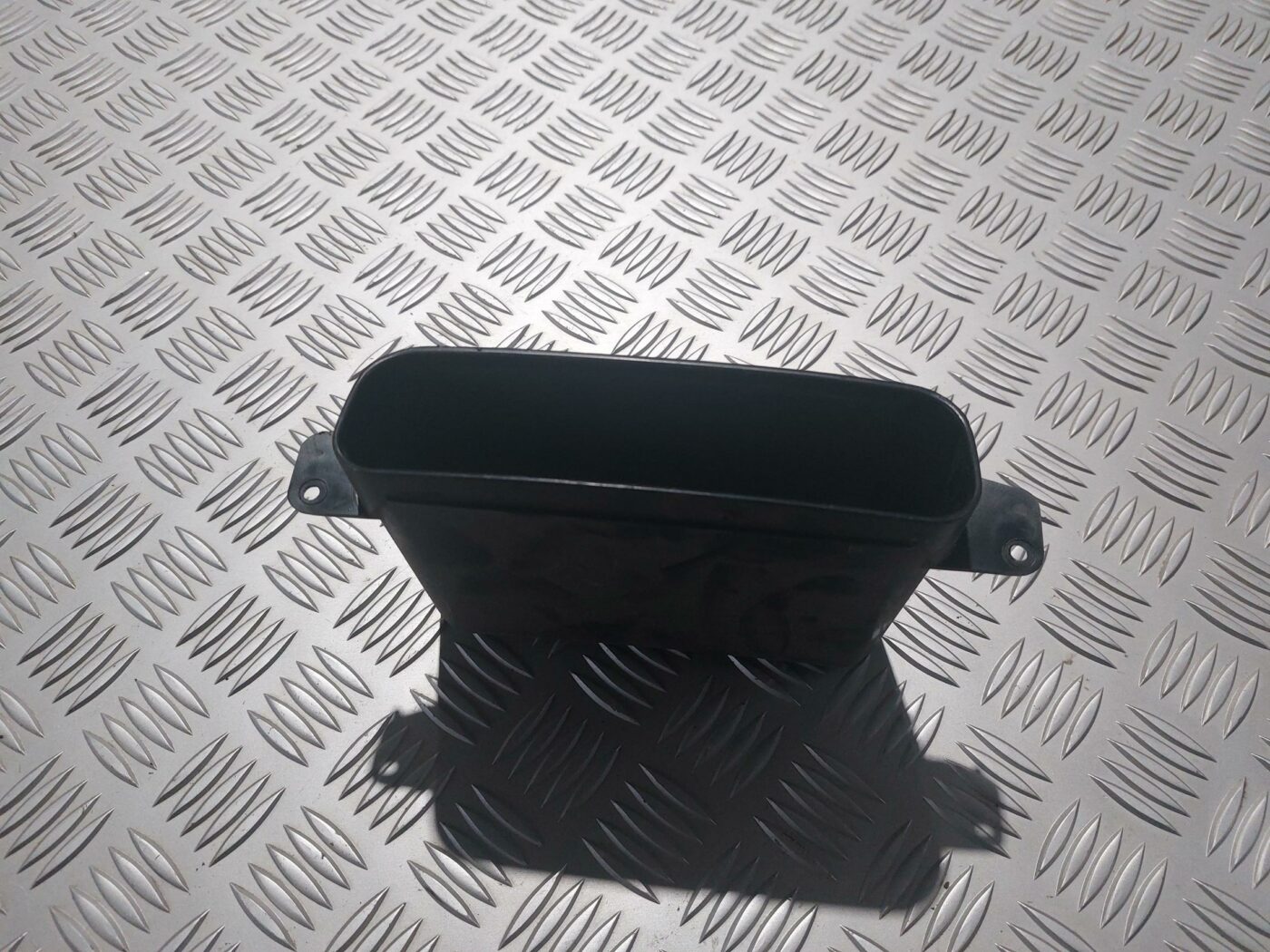 Mantu glabāšanas nodalījums centrā priekš CHRYSLER VOYAGER 2006 1 Mantu glabāšanas nodalījums centrā priekš CHRYSLER VOYAGER 2006