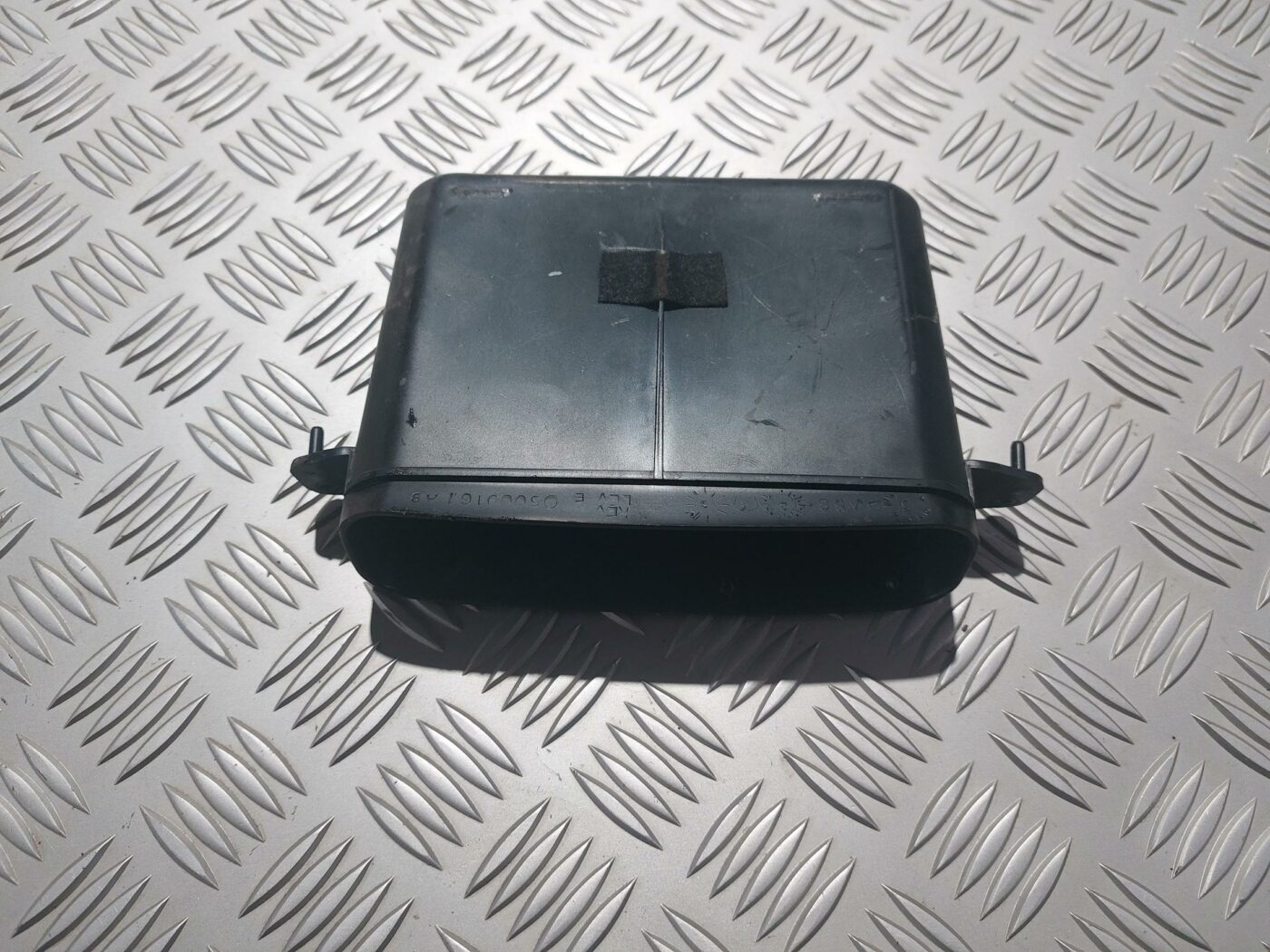 Mantu glabāšanas nodalījums centrā priekš CHRYSLER VOYAGER 2006 2 Mantu glabāšanas nodalījums centrā priekš CHRYSLER VOYAGER 2006