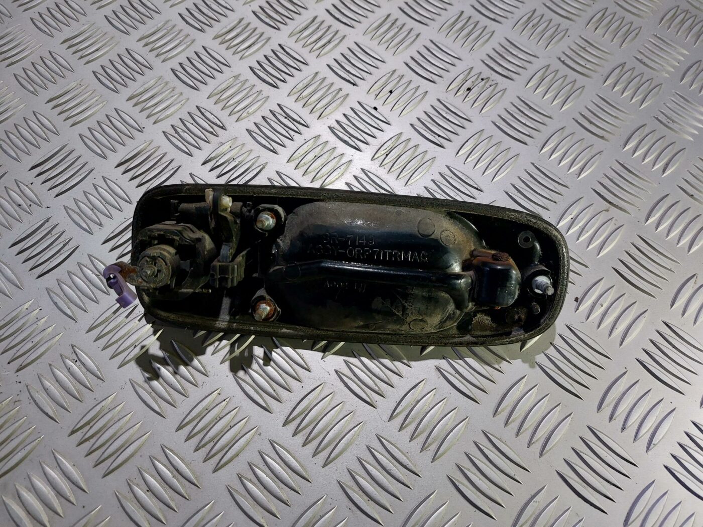 Priekšējāis kreisais durvju rokturis priekš CHRYSLER VOYAGER 2006 2 Priekšējāis kreisais durvju rokturis priekš CHRYSLER VOYAGER 2006