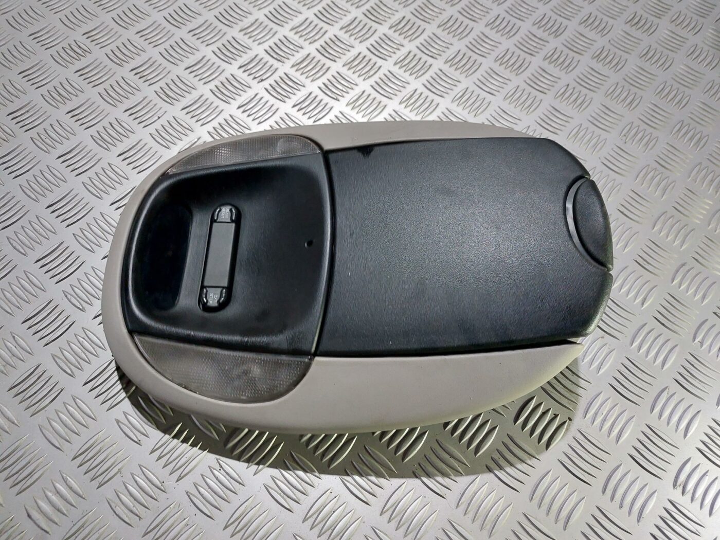 Salona apgaismojuma panelis priekš CHRYSLER VOYAGER 2006 2 Salona apgaismojuma panelis priekš CHRYSLER VOYAGER 2006