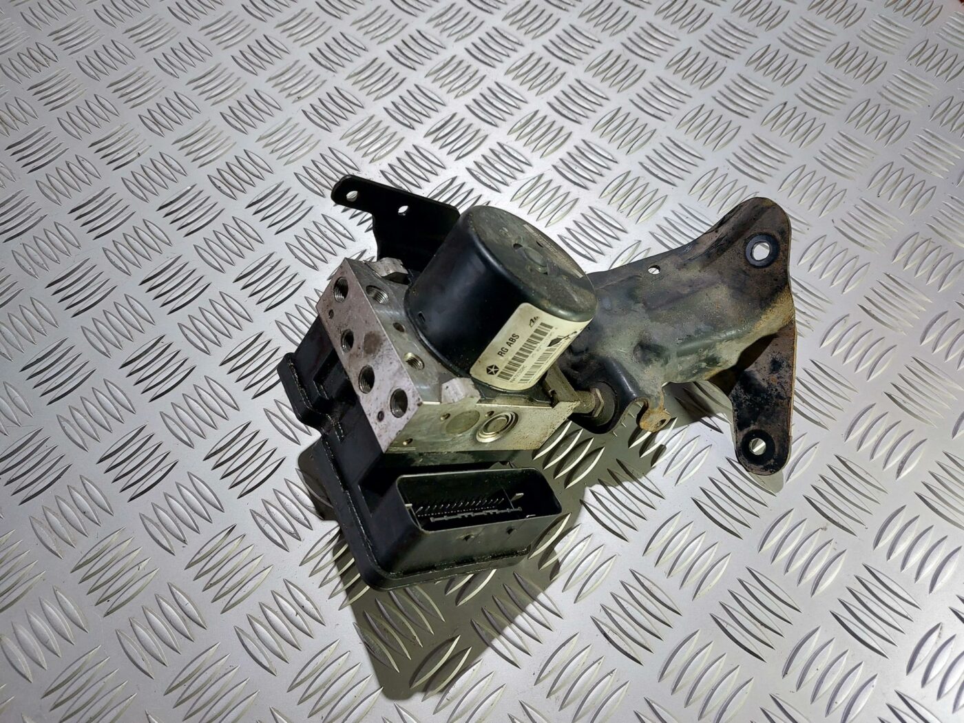 ABS bloks priekš CHRYSLER VOYAGER 2006 1 ABS bloks priekš CHRYSLER VOYAGER 2006