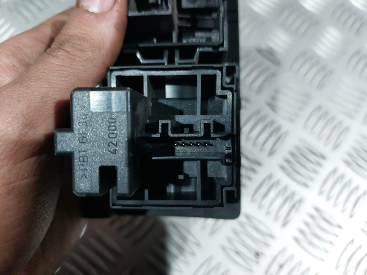 Mērinstrumentu paneļa pārslēgšanas pogas priekš RENAULT LAGUNA 2011 3 Mērinstrumentu paneļa pārslēgšanas pogas priekš RENAULT LAGUNA 2011