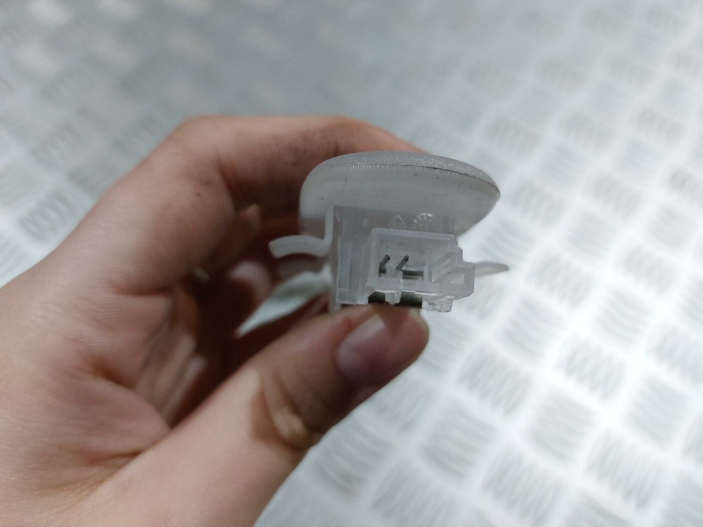 Saules aizsarga apgaismojums priekš RENAULT LAGUNA 2011 2 Saules aizsarga apgaismojums priekš RENAULT LAGUNA 2011