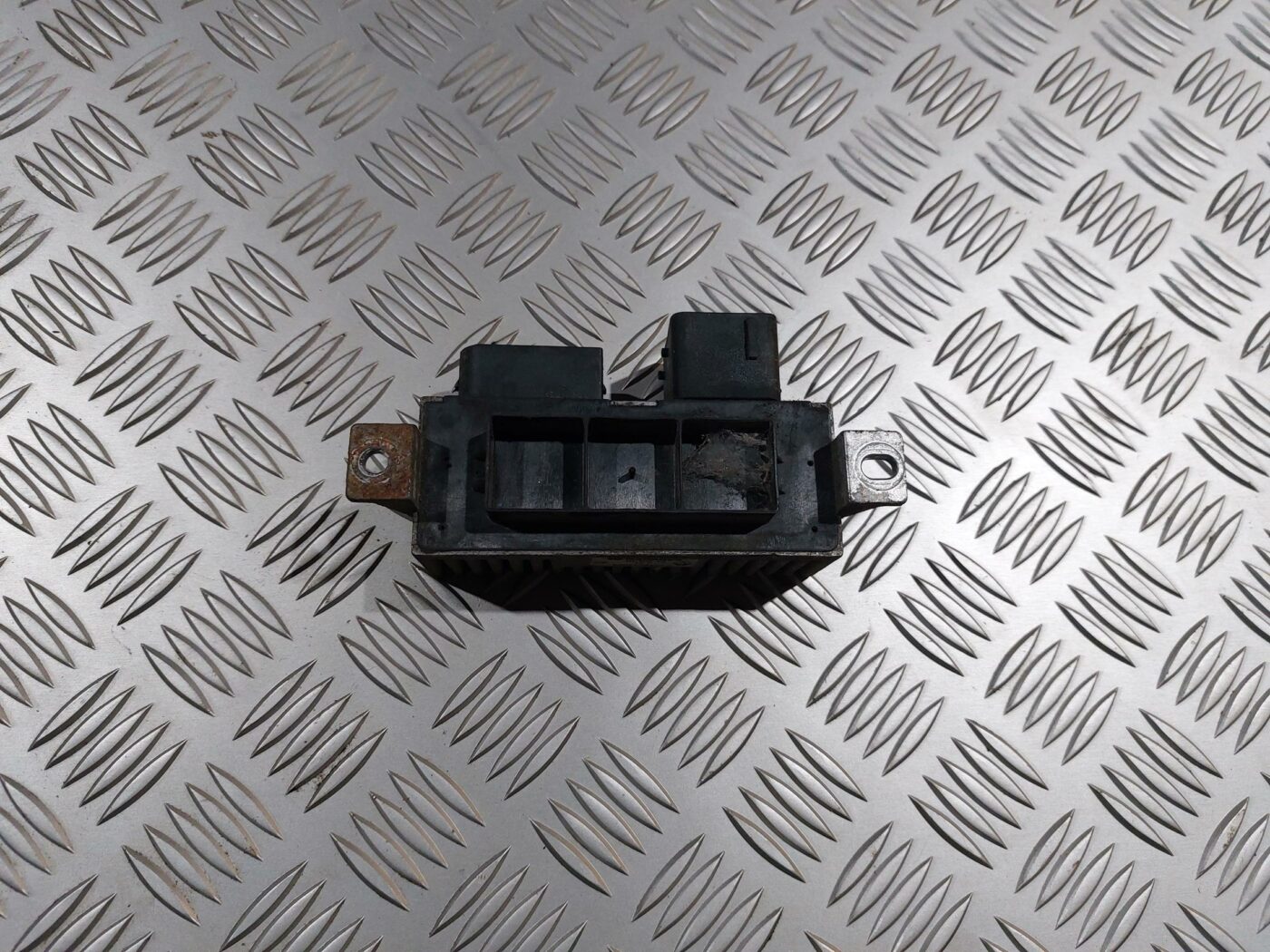 Kvēlsveču releja priekš RENAULT LAGUNA 2011 3 Kvēlsveču releja priekš RENAULT LAGUNA 2011