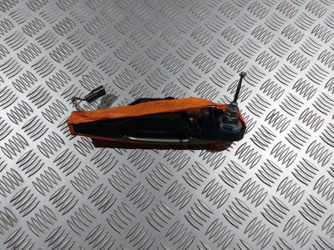 Priekšējāis kreisais durvju rokturis priekš RENAULT LAGUNA 2011 2 Priekšējāis kreisais durvju rokturis priekš RENAULT LAGUNA 2011