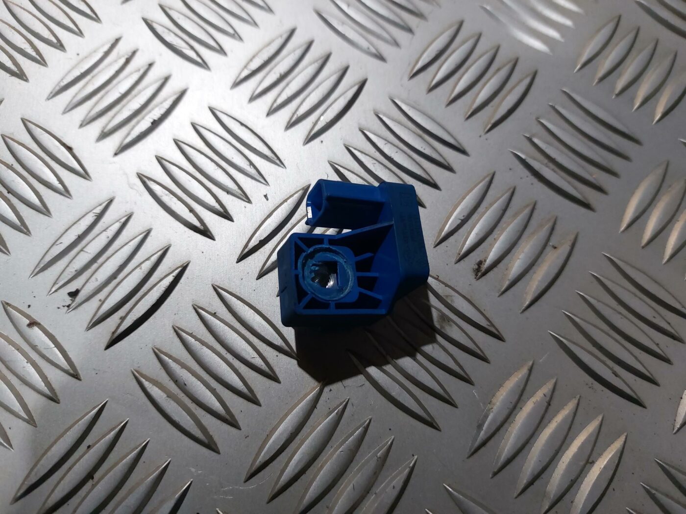 Drošības spilvena trieciensensors priekš RENAULT LAGUNA 2011 1 Drošības spilvena trieciensensors priekš RENAULT LAGUNA 2011