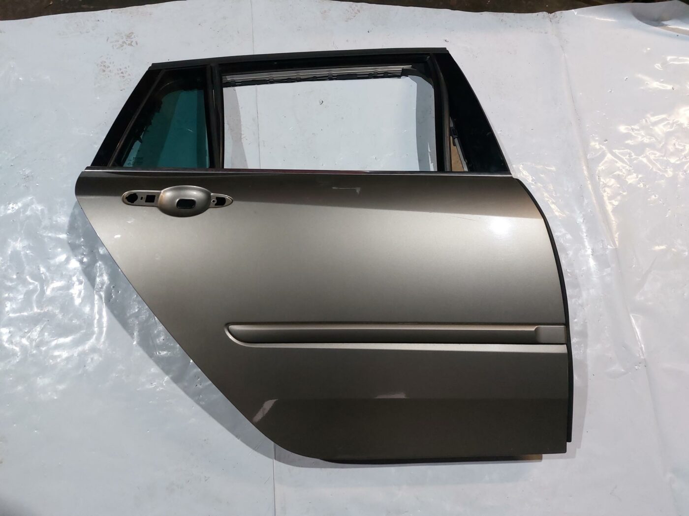 Aizmugurējās labās durvis priekš RENAULT LAGUNA 2011 1 Aizmugurējās labās durvis priekš RENAULT LAGUNA 2011