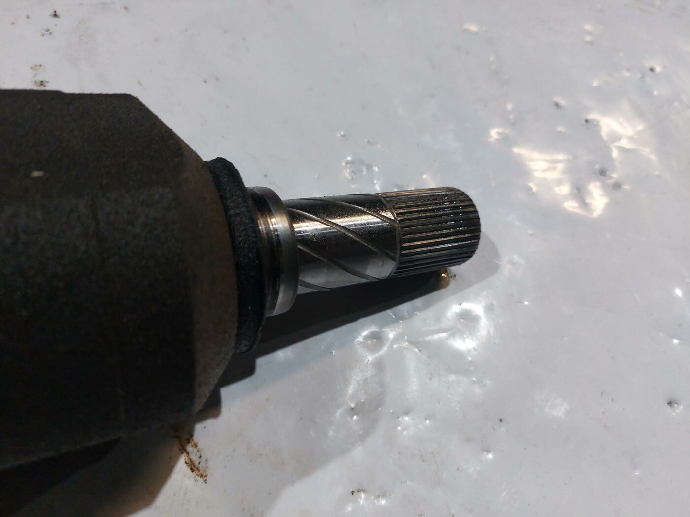 Pusass priekšējā kreisā priekš RENAULT LAGUNA 2011