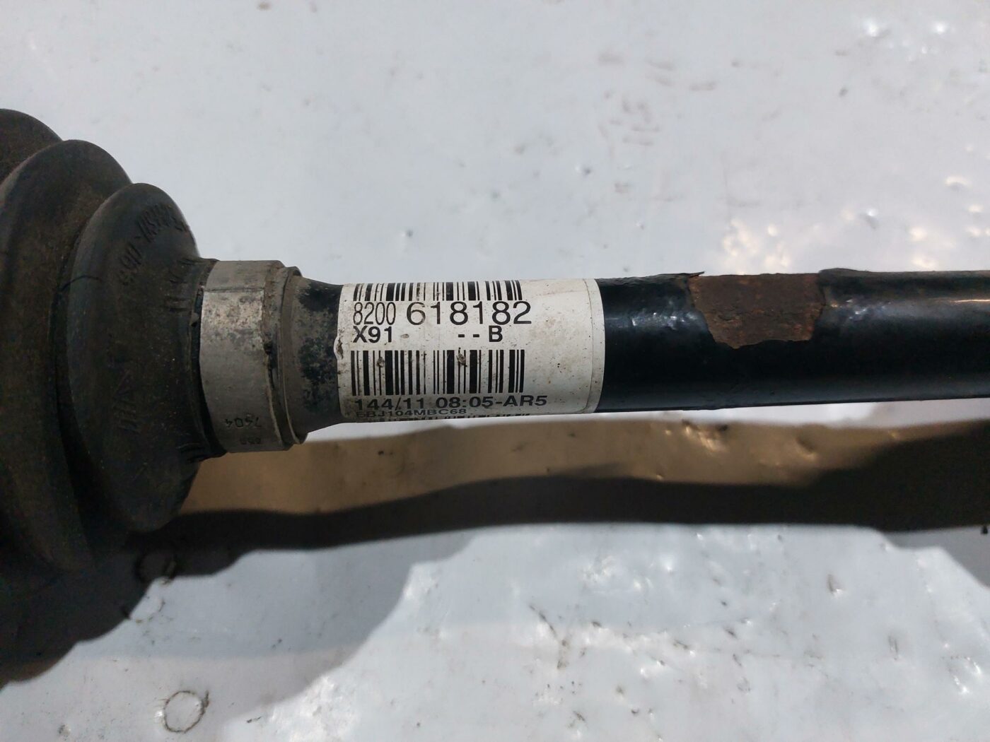 Pusass priekšējā kreisā priekš RENAULT LAGUNA 2011