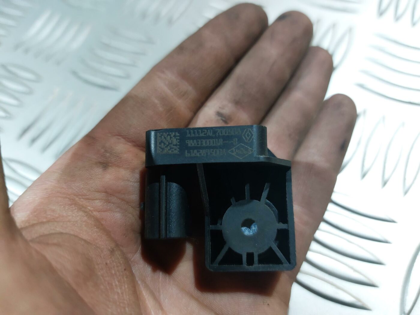 Trieciena devējs priekš RENAULT LAGUNA 2011 3 Trieciena devējs priekš RENAULT LAGUNA 2011