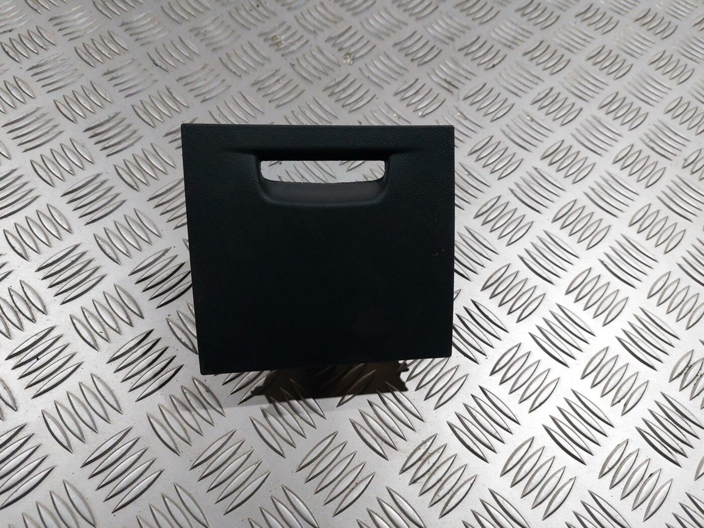 Mērinstrumentu paneļa apakšēja apdare priekš RENAULT LAGUNA 2011 1 Mērinstrumentu paneļa apakšēja apdare priekš RENAULT LAGUNA 2011