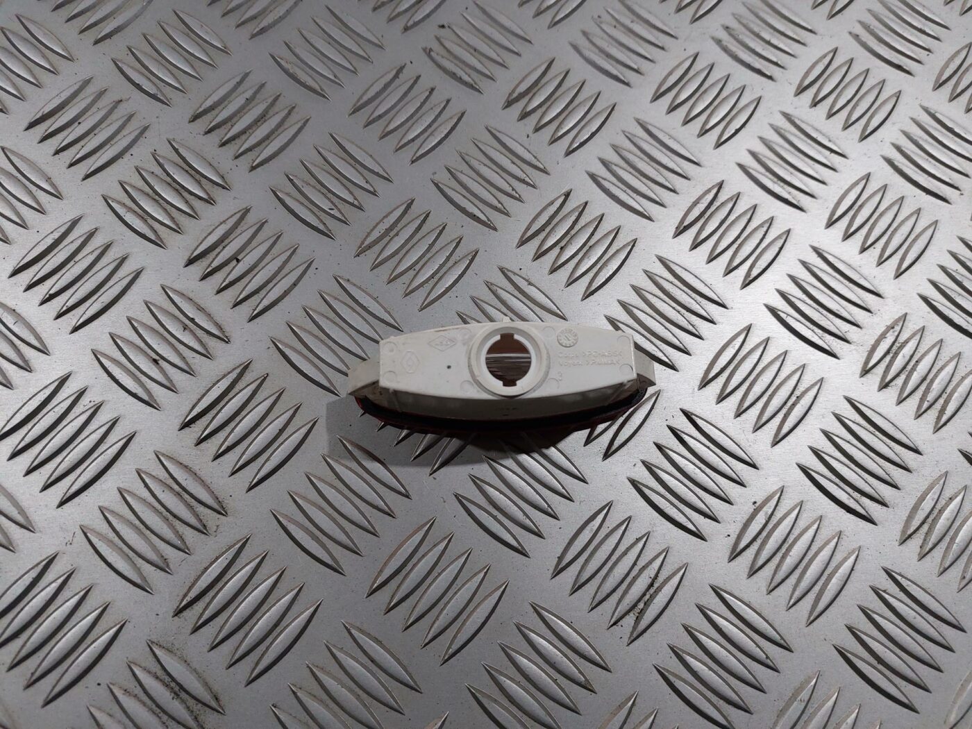 Apgaismojums durvju apdarē priekš RENAULT LAGUNA 2011 2 Apgaismojums durvju apdarē priekš RENAULT LAGUNA 2011