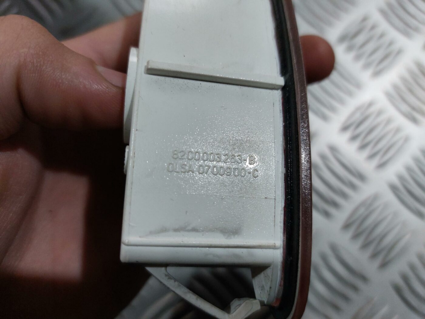 Apgaismojums durvju apdarē priekš RENAULT LAGUNA 2011 3 Apgaismojums durvju apdarē priekš RENAULT LAGUNA 2011