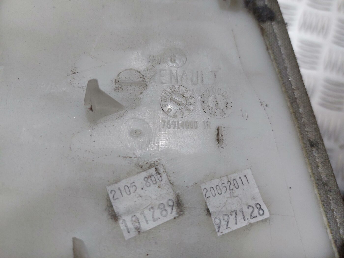 Vidējas salona statnes apdare priekš RENAULT LAGUNA 2011 3 Vidējas salona statnes apdare priekš RENAULT LAGUNA 2011