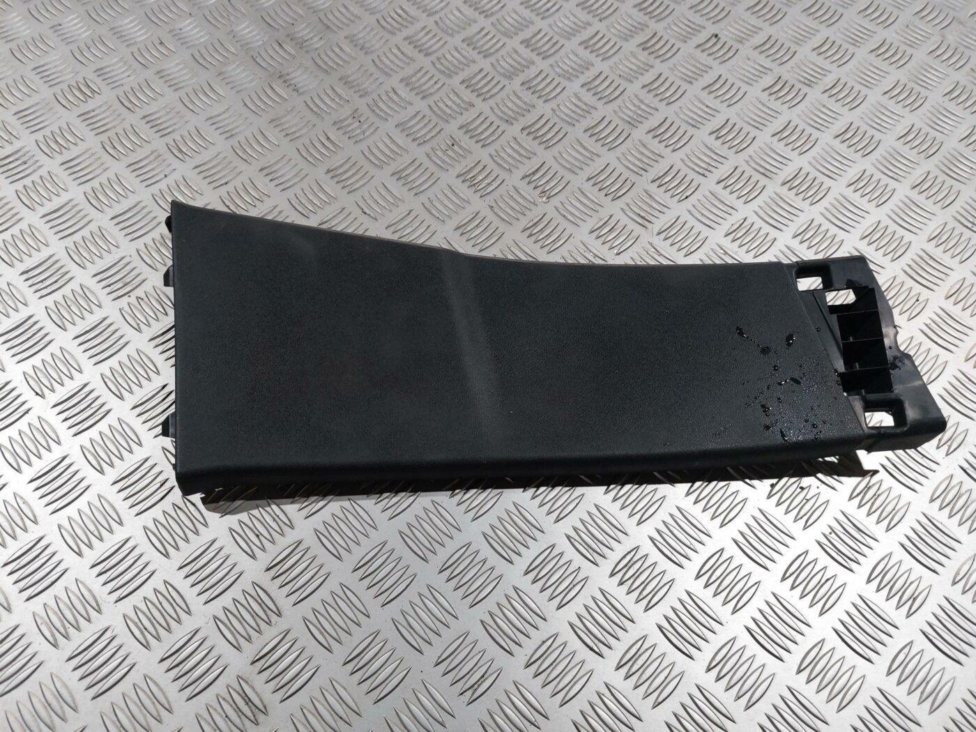 Vidējas salona statnes apdare priekš RENAULT LAGUNA 2011 1 Vidējas salona statnes apdare priekš RENAULT LAGUNA 2011