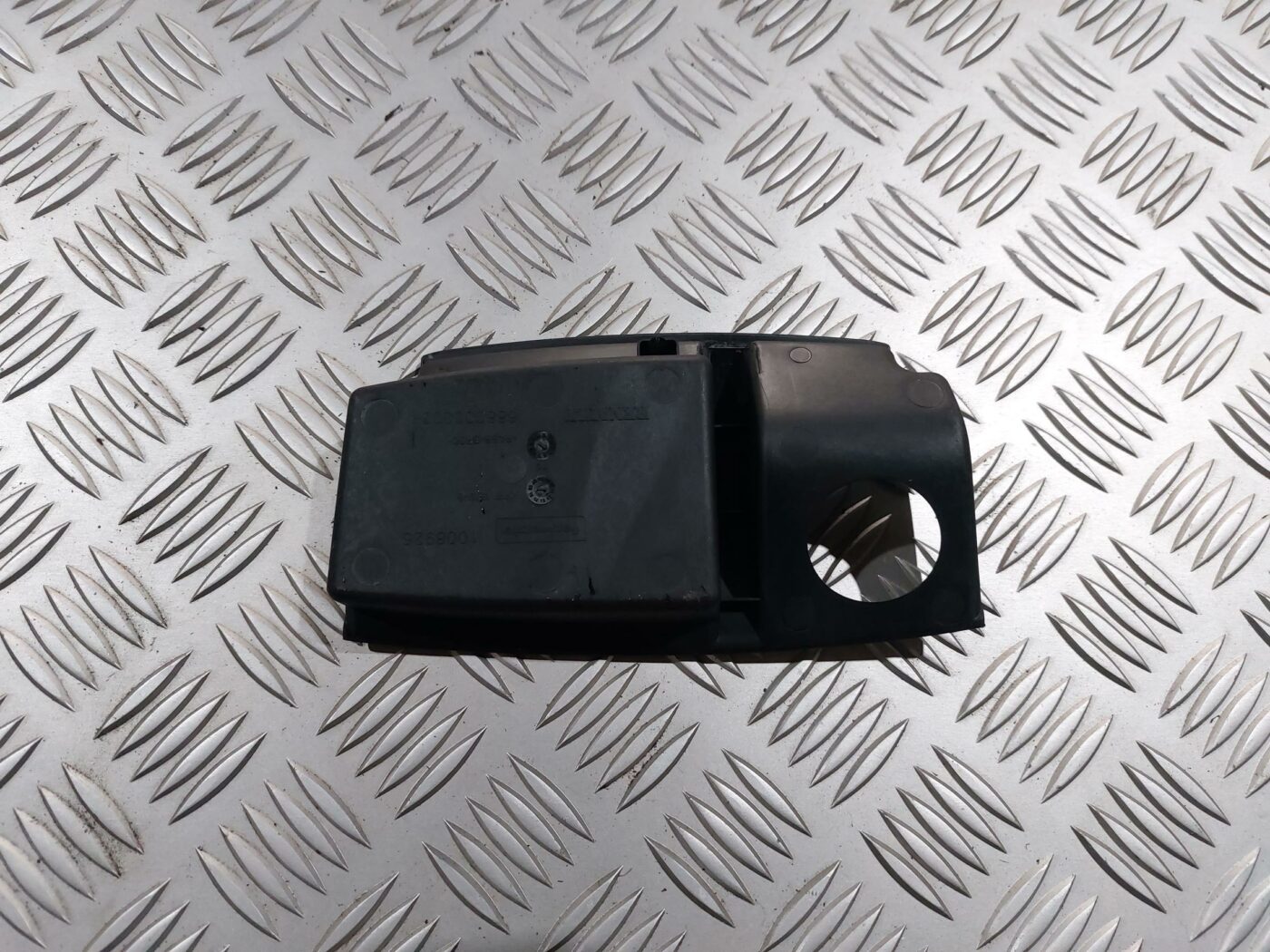 Pelnu trauks priekš RENAULT LAGUNA 2011 2 Pelnu trauks priekš RENAULT LAGUNA 2011