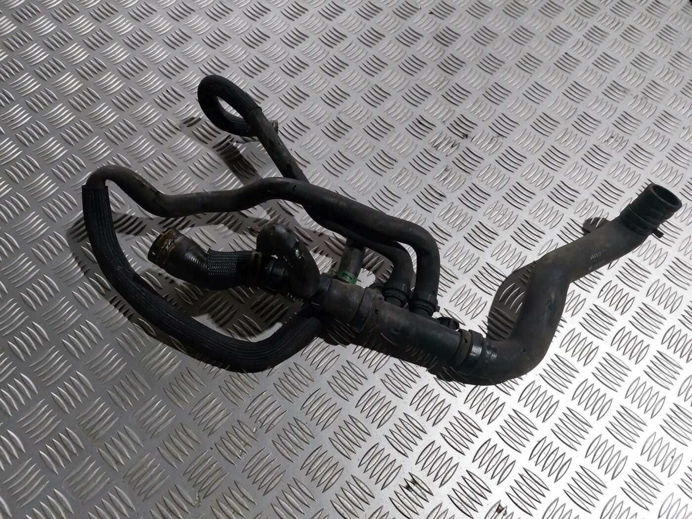 Dzesēšanas šķidruma šļūtene priekš RENAULT LAGUNA 2011 1 Dzesēšanas šķidruma šļūtene priekš RENAULT LAGUNA 2011