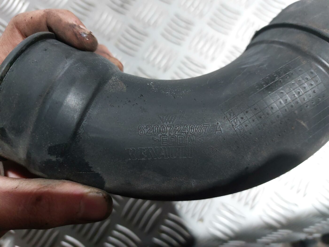 Interkulera caurule priekš RENAULT LAGUNA 2011 2 Interkulera caurule priekš RENAULT LAGUNA 2011