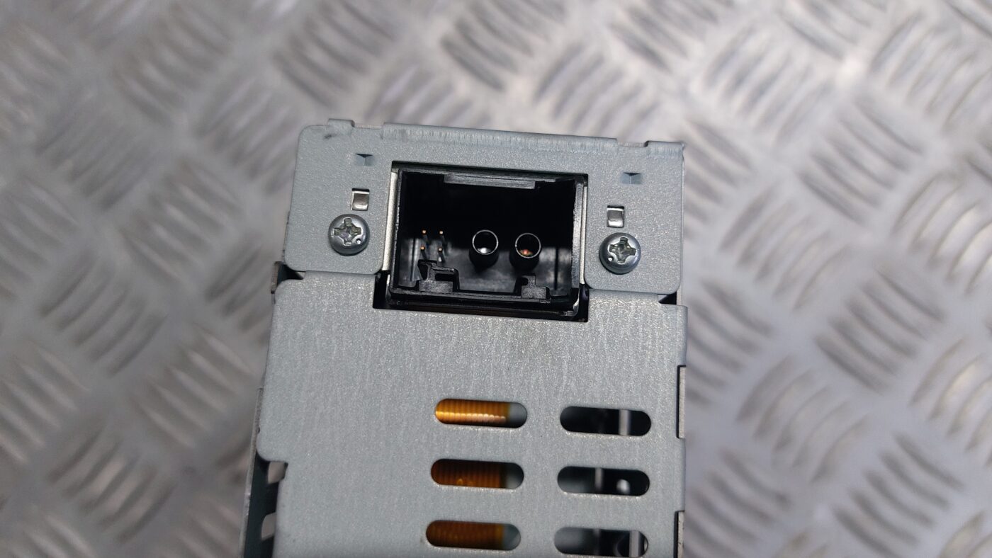 CD/DVD/Navigācijas bloks priekš VOLVO S40 2004 Black 4 CD/DVD/Navigācijas bloks priekš VOLVO S40 2004 Black