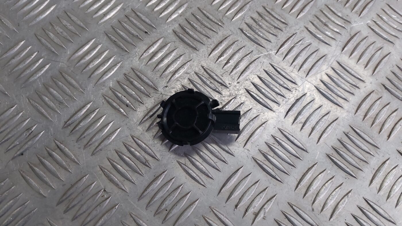 Mērinstrumentu paneļa skaļrunis priekš VOLVO S40 2004 Black 1 Mērinstrumentu paneļa skaļrunis priekš VOLVO S40 2004 Black