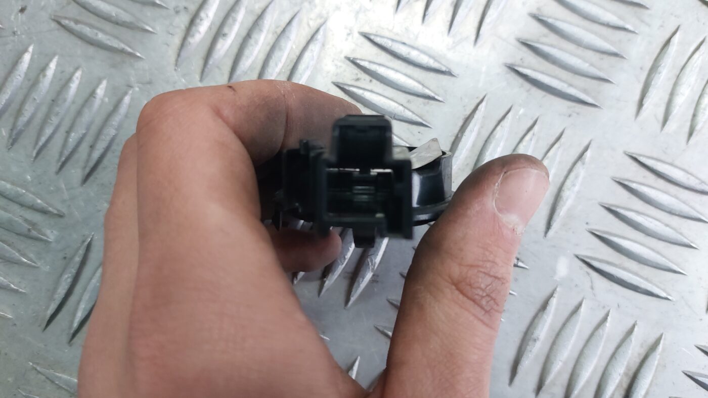 Mērinstrumentu paneļa skaļrunis priekš VOLVO S40 2004 Black 3 Mērinstrumentu paneļa skaļrunis priekš VOLVO S40 2004 Black