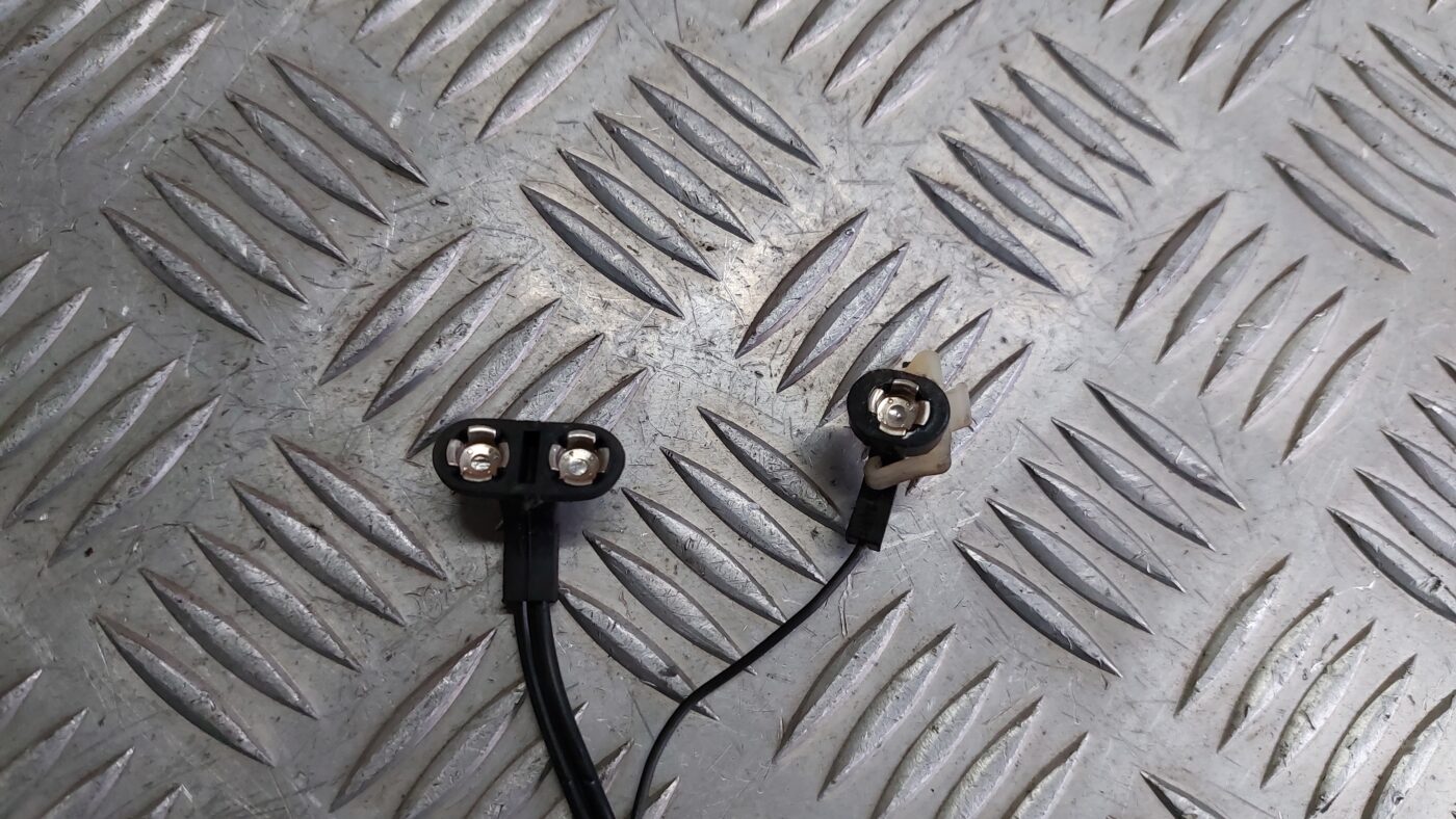 Antenas pastiprinātāja bloks priekš VOLVO S40 2004 Black 3 Antenas pastiprinātāja bloks priekš VOLVO S40 2004 Black