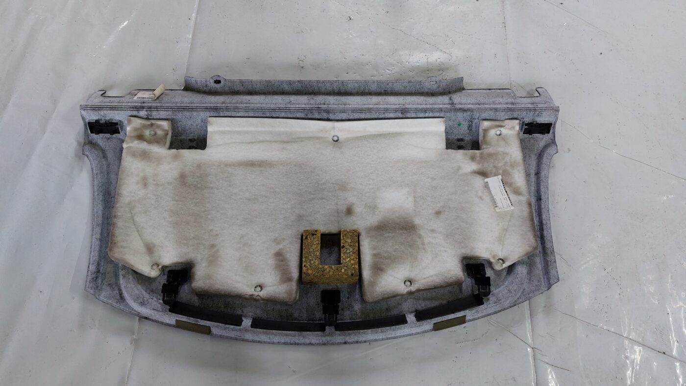 Bagāžnieka nodalījuma plaukts priekš VOLVO S40 2004 Black 2 Bagāžnieka nodalījuma plaukts priekš VOLVO S40 2004 Black