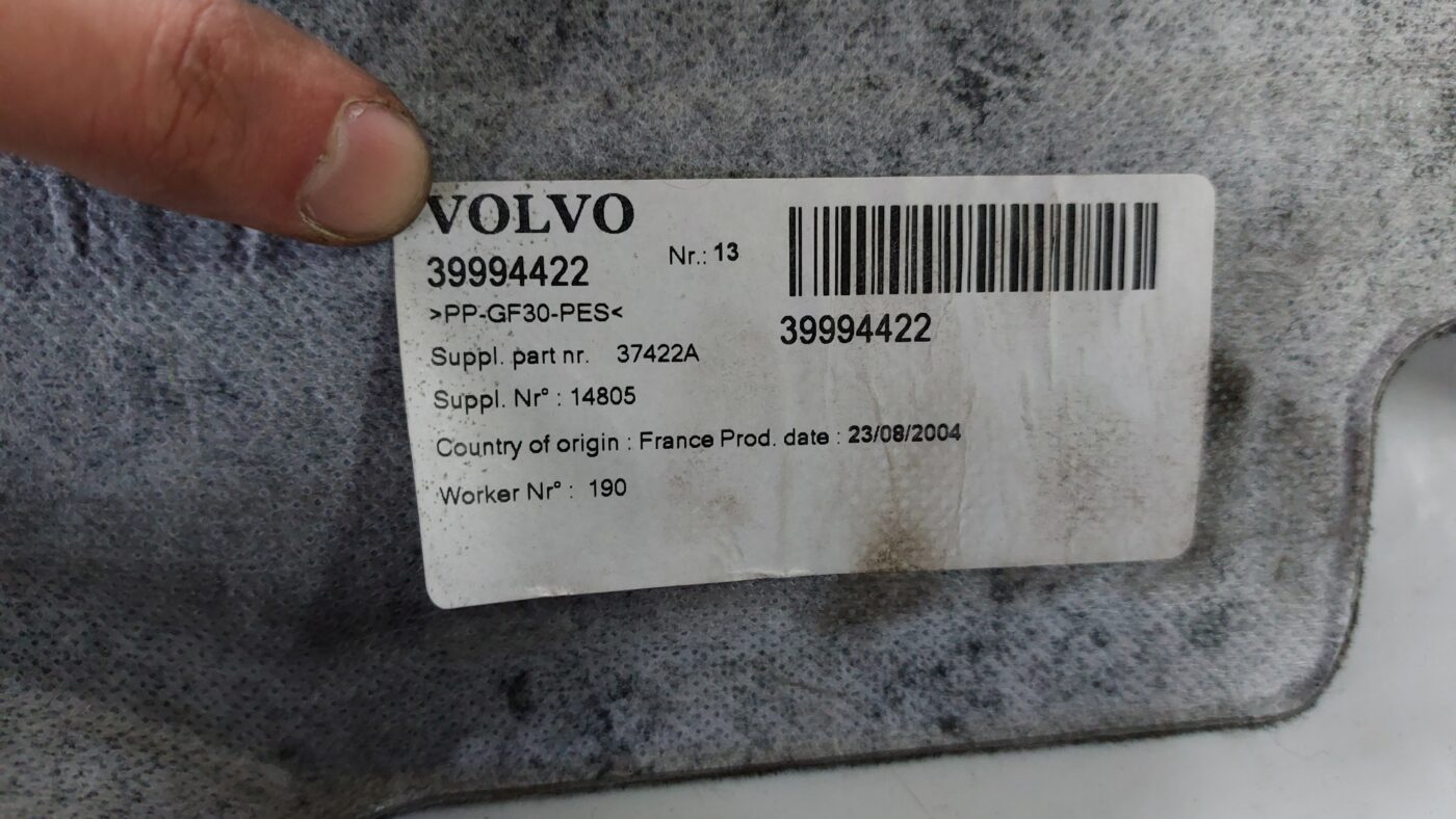 Bagāžnieka nodalījuma plaukts priekš VOLVO S40 2004 Black 3 Bagāžnieka nodalījuma plaukts priekš VOLVO S40 2004 Black
