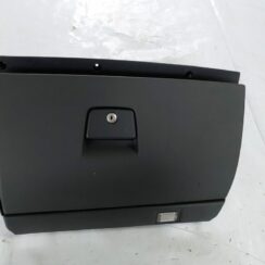 Mantu glabāšanas nodalījums pasažiera pusē priekš VOLVO S40 2004 Black
