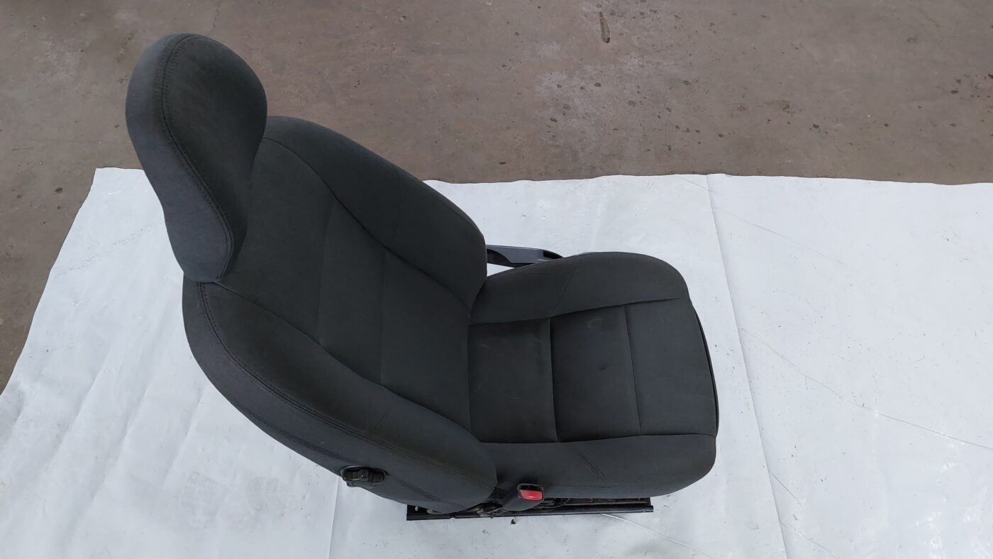 Priekšējais kreisais sēdeklis priekš VOLVO S40 2004 Black 1 Priekšējais kreisais sēdeklis priekš VOLVO S40 2004 Black