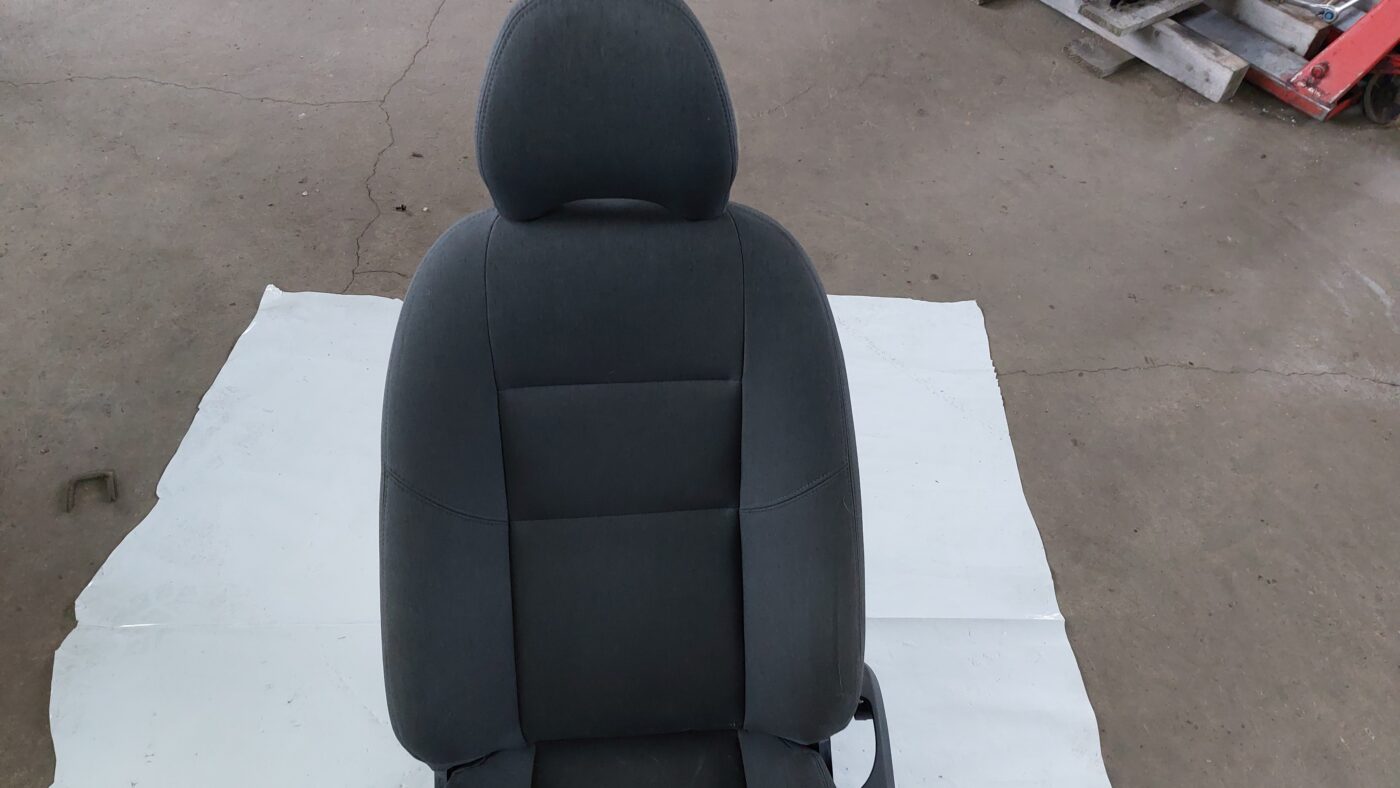 Priekšējais kreisais sēdeklis priekš VOLVO S40 2004 Black 2 Priekšējais kreisais sēdeklis priekš VOLVO S40 2004 Black