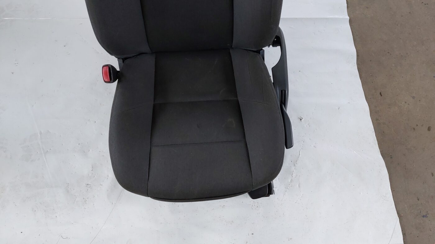 Priekšējais kreisais sēdeklis priekš VOLVO S40 2004 Black 3 Priekšējais kreisais sēdeklis priekš VOLVO S40 2004 Black