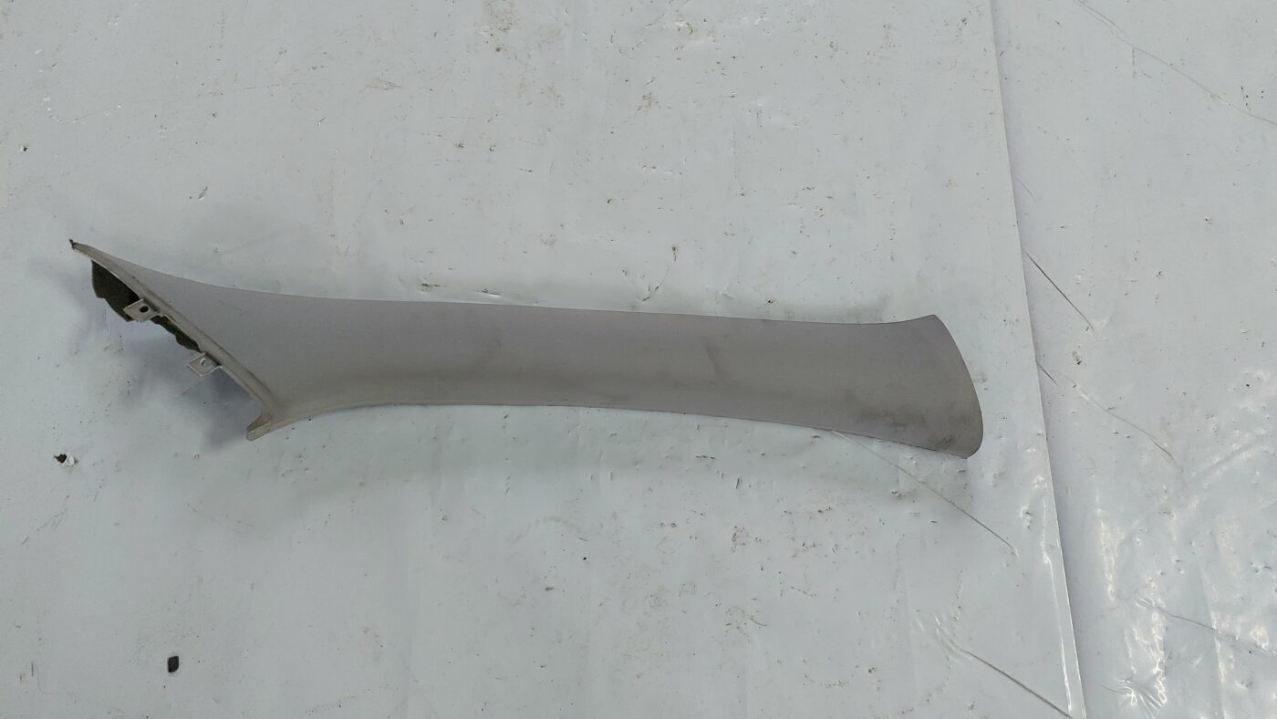 Priekšējas salona statnes apdare priekš VOLVO S40 2004 Black