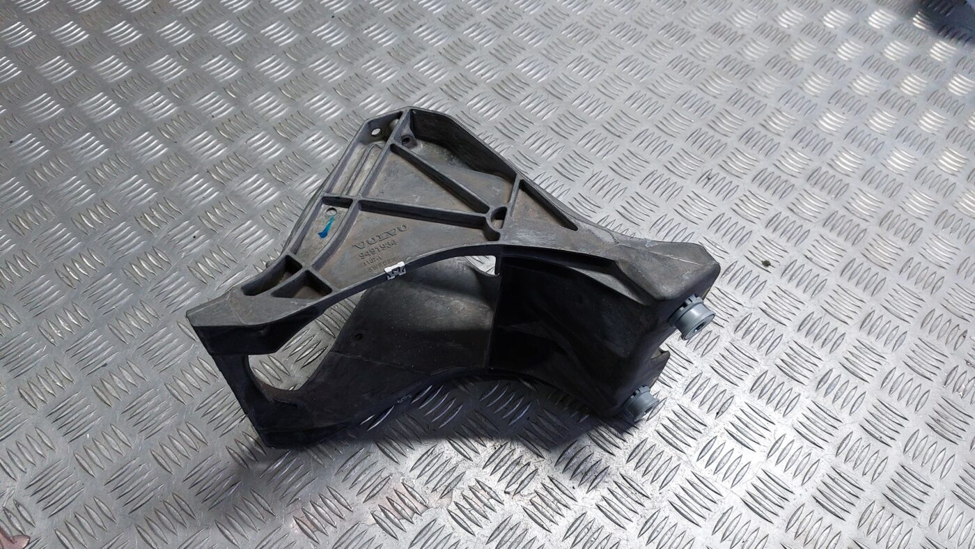 Stūres iekšējais stiprinājums priekš VOLVO S40 2004 Black 2 Stūres iekšējais stiprinājums priekš VOLVO S40 2004 Black