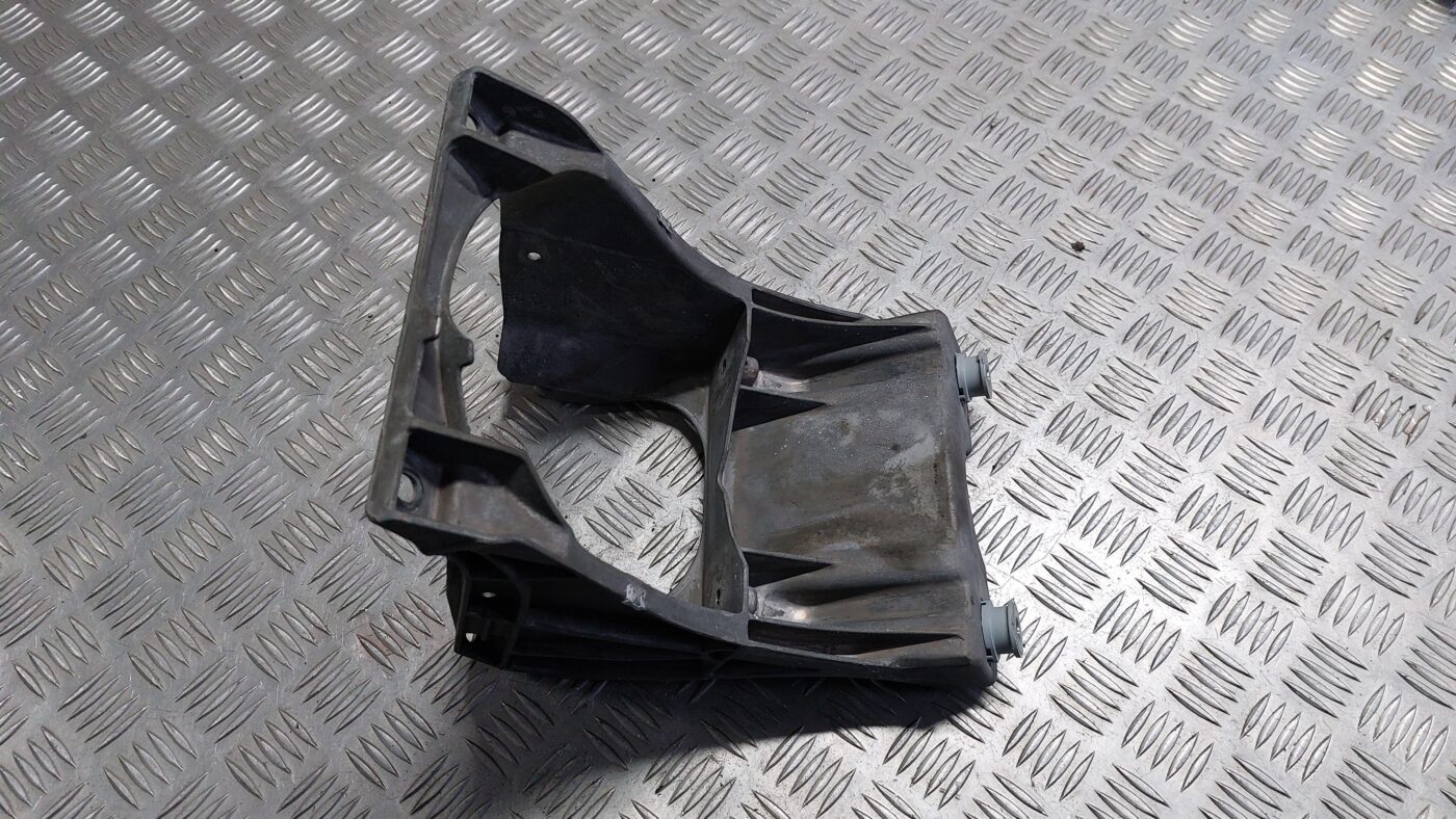 Stūres iekšējais stiprinājums priekš VOLVO S40 2004 Black 3 Stūres iekšējais stiprinājums priekš VOLVO S40 2004 Black