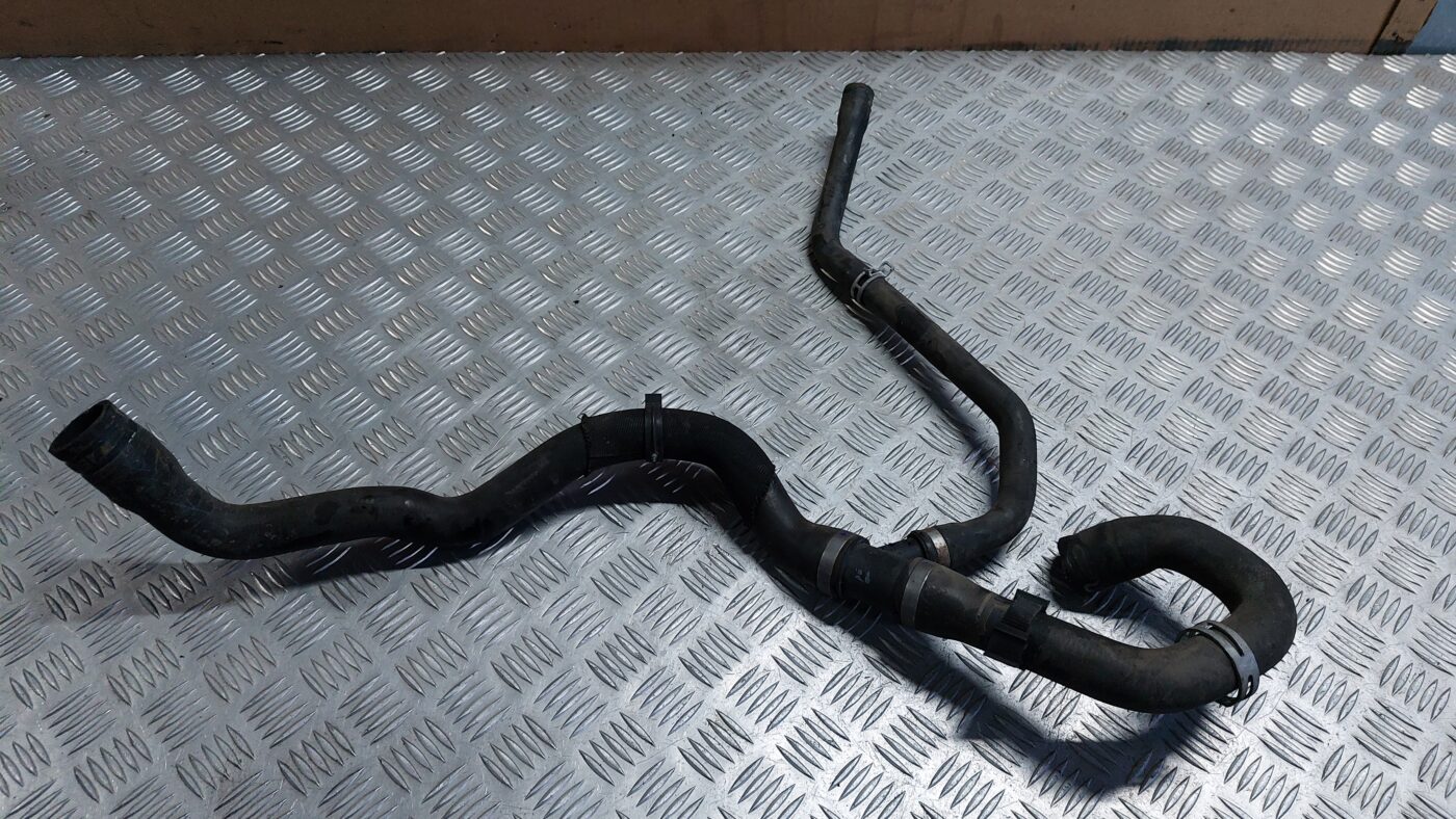 Dzesēšanas šķidruma šļūtene priekš VOLVO S40 2004 Black 1 Dzesēšanas šķidruma šļūtene priekš VOLVO S40 2004 Black