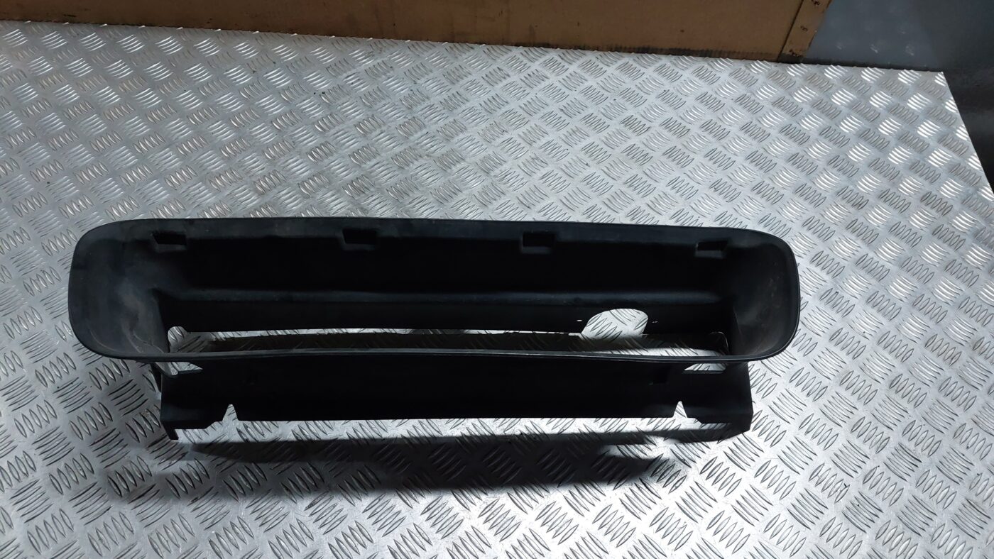 Ieplūdes gaisa deflektors/Difuzors priekš VOLVO S40 2004 Black